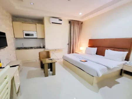 Skylyte Boutique Hotel Отели рядом с достопримечательностью «Ejimax Store»