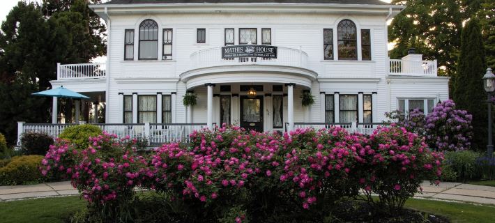 Mathis House, A Victorian Bed & Breakfast and Tea Room at 600 Main Hotele w: Ocean County