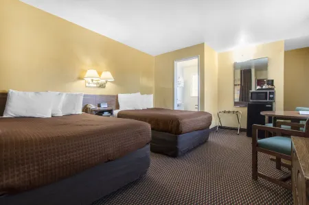 Eureka Town House Motel - Historic Old Town Отели в г. Миртлтаун