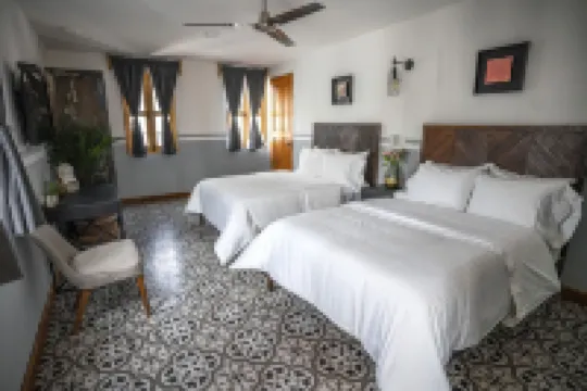 Clandestino Hotel Pila Seca