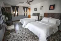 Clandestino Hotel Pila Seca Hotels near Parroquia de San Miguel Arcangel