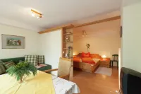 Spacious Apartment in Längenfeld Near Ötz Valley Alps - parkir