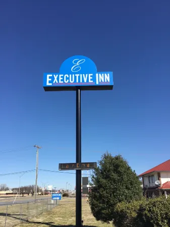 Executive Inn Отели рядом с достопримечательностью «Парк Сполдинг»