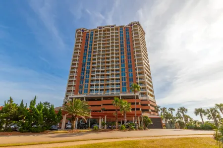 1 Portofino 1005 Отели рядом с достопримечательностью «Pensacola Beach Gulf Pier»