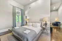 The Houston Wagga Hotels in Moorong