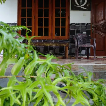 Toropi Homestay Hotels near Temple of the Gadaladenia