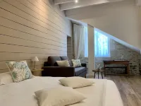 Clos de la Court d'Aron Hotels in Lucon