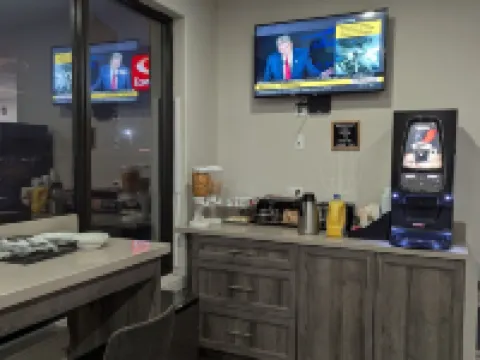 Econo Lodge Hotels in Cochrane District