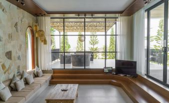 Sunshine City View Villa 6 Bedrooms with a Private Heated Swimming Pool