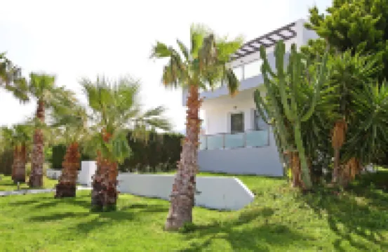 Xenos Villa 1 with Private Swimming Pool Near the Sea