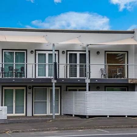 Apartments 521