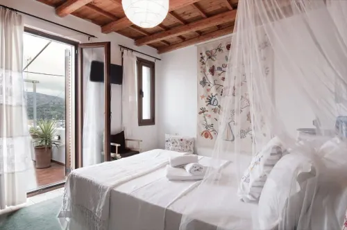 Cretan Magnolia Gem - Smari Cozy Getaway