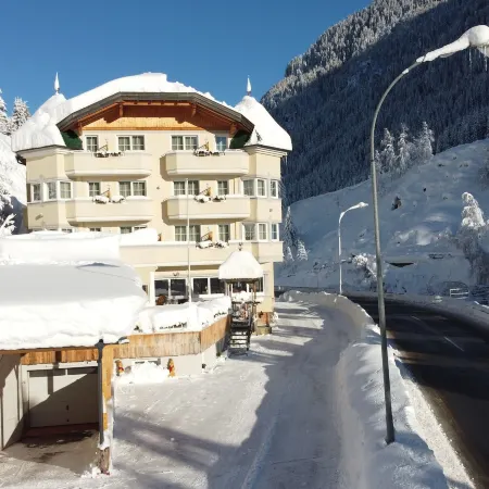 Hotel Höllroah