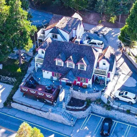 Arrowhead Lake Inn