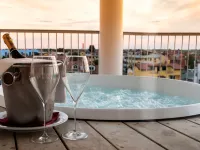 AQA Palace - Bathtub
