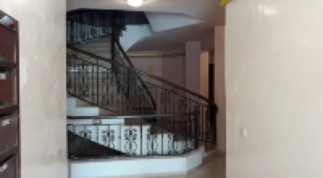 Spacious Modern App Richly Furnished