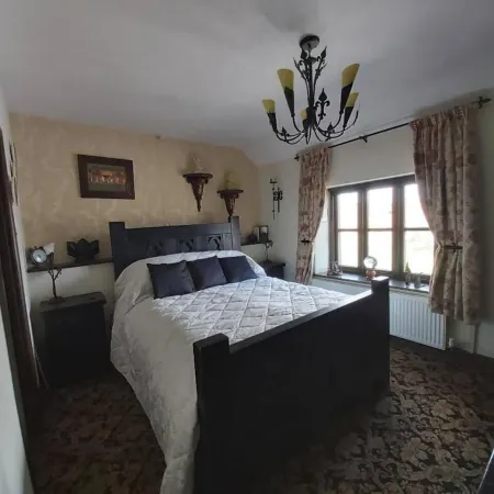 2 Bed Flat - Sleeps 3 - Parking - Wifi