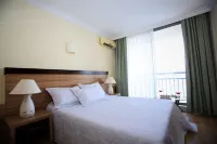 ลาร่า โอเทล +12 สำหรับผู้ใหญ่เท่านั้น