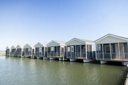 Blufin Bungalows & Marina
