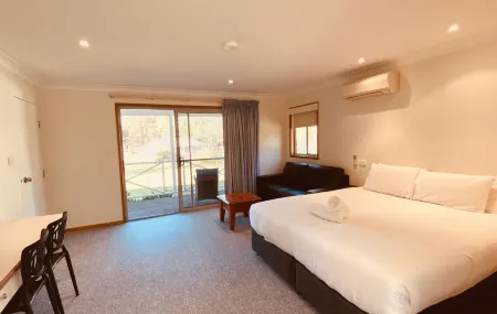 Pokolbin Village Estate