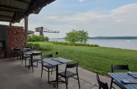 Hutton Brickyards Riverfront Hotel & Venue - parking