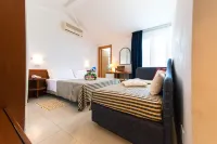 Hotel Lem-Casadei Các khách sạn gần Bagno Franco 220-221