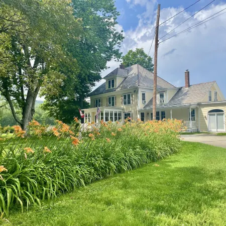 MAD River Inn