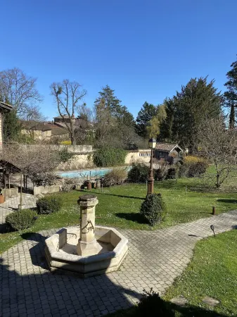 Les Jardins de la Tour Отели в г. Шатийон-Сюр-Шаларон