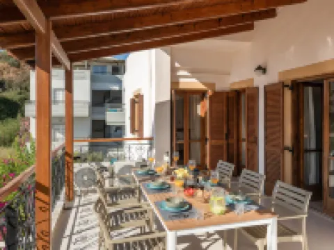 Artemis Apartments โรงแรมในStalos