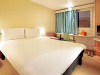 Ibis Strasbourg Aéroport Le Zénith Hôtels à : Lingolsheim