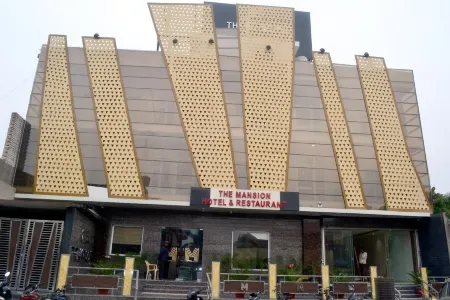 Hotel the Mansion Отели в г. Матхура