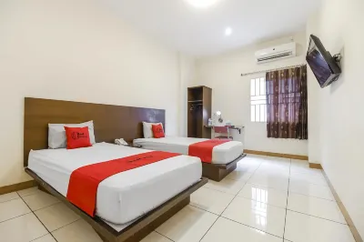 RedDoorz Plus @ Karebosi Area 2 Hotel di Wajo
