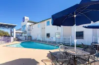 Motel 6 Terrell, TX - Pools