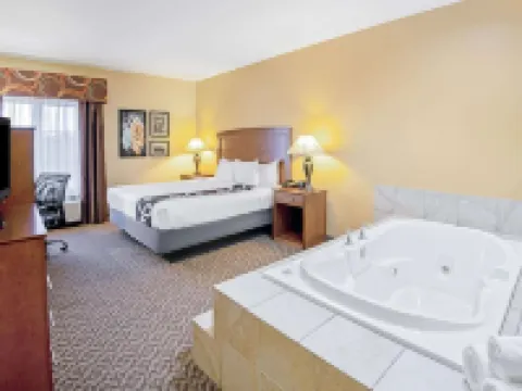 La Quinta Inn & Suites by Wyndham Lawton / Fort Sill Hotels in Lawton