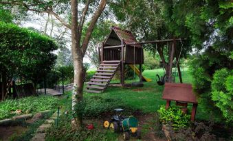 Oliver's Restaurant & Lodge