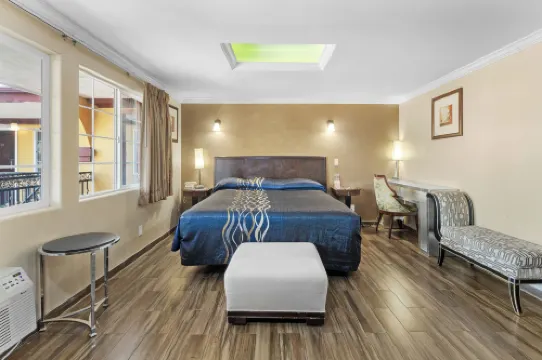 Sky Palm Motel - Orange