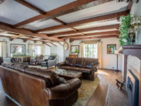 ハミングバード エステート ワイン & スイート セントラル・ポイントのホテル