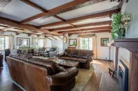 Hummingbird Estate Wine & Suites Hotel a Central Point