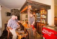 Homestead Bed and Breakfast - bar