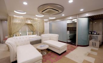 Bizz the Hotel