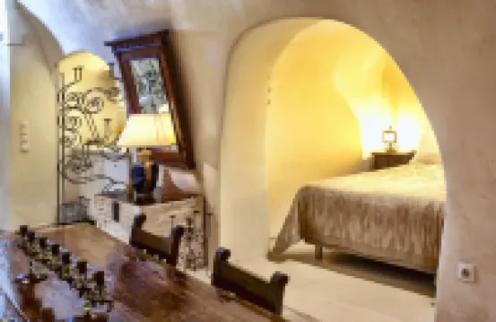 Heliophos Boutique Caves