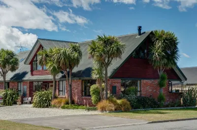 Snow Denn Lodge Hotels near Opuke Thermal Pools and Spa