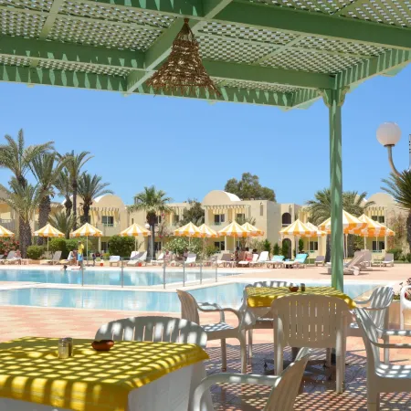 Hotel Venice Beach- Families and Couples Only