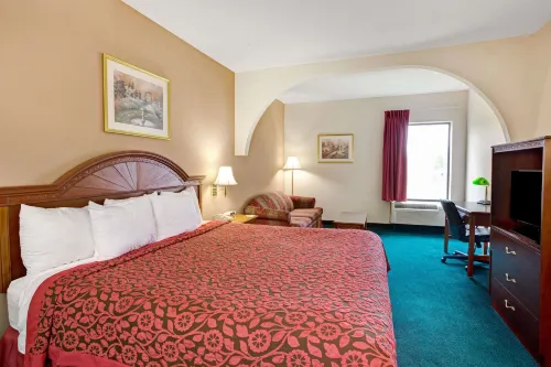 Days Inn & Suites by Wyndham Louisville SW - parking