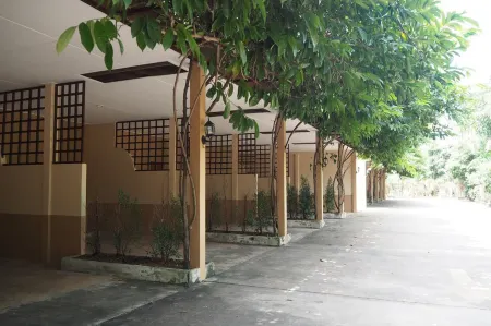 Maihom Resort 304 Отели рядом с достопримечательностью «BigC Srimahapho»