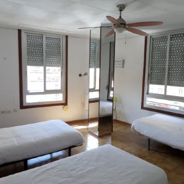 Russafa Youth Hostel Отели рядом с достопримечательностью «Музей изящных искусств Валенсии»