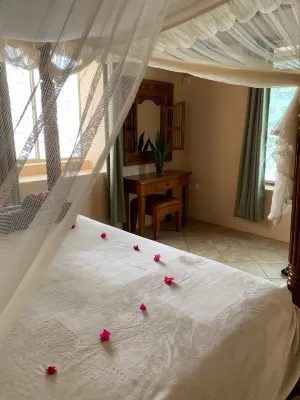 The Still Beach House Hotels in Mamin