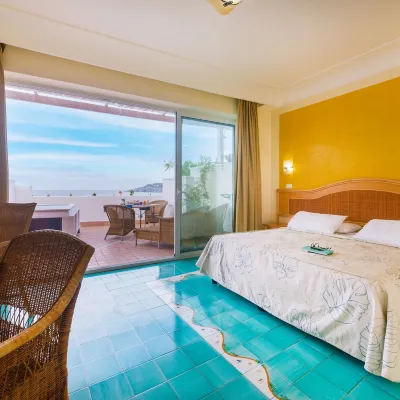 هوتل تيرمي تزي كارميلا Hotels near شاطئ سيتارا (Citara Beach)