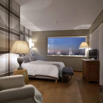 Sea View Cityscape Hotel