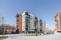 Modern 1Br Apt with Sauna, Balcony & Free Parking - Alojamientos